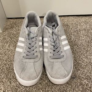 Adidas Sneakers